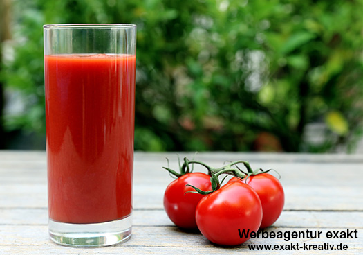 Food Fotografie - Tomatensaft und rote Tomaten